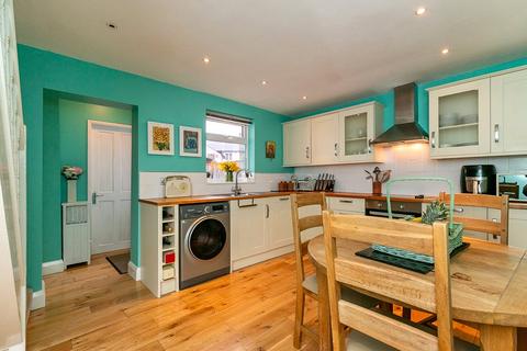 15 Lion Green Road, Coulsdon, CR5 2NL