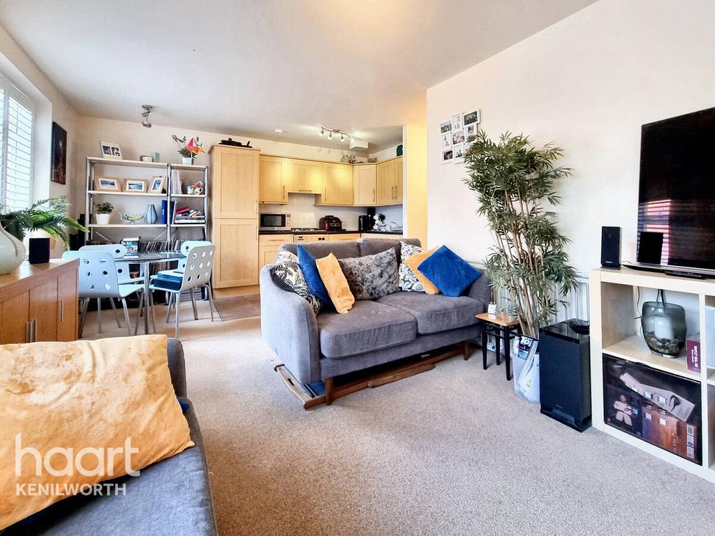 The Blundells, KENILWORTH 2 bed apartment for sale £180,000