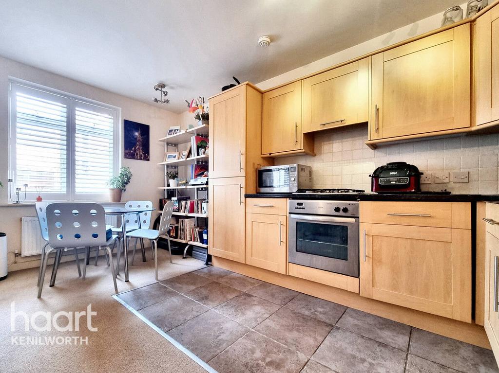 The Blundells, KENILWORTH 2 bed apartment for sale £180,000