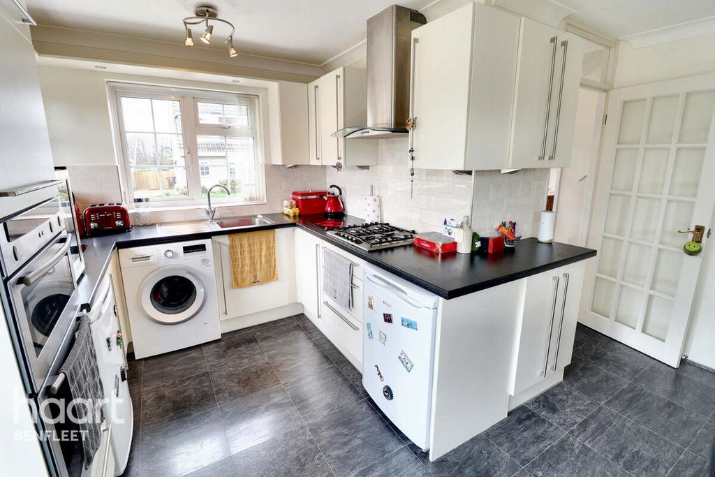 Great Burches Road, Benfleet 3 bed detached house for sale £450,000