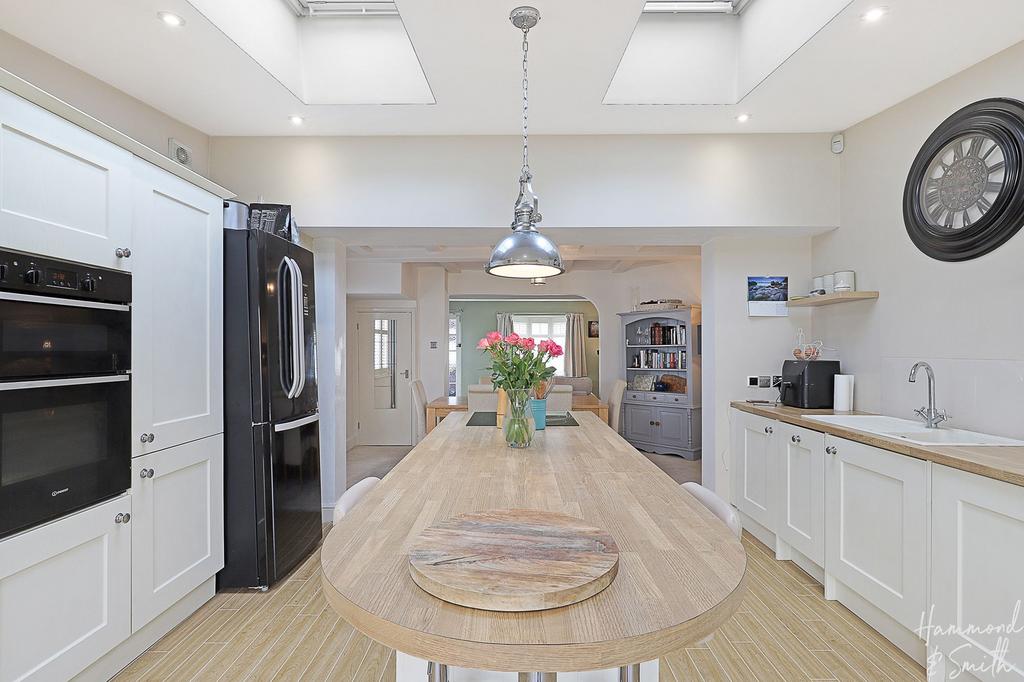 Kitchen/ Breakfast Area