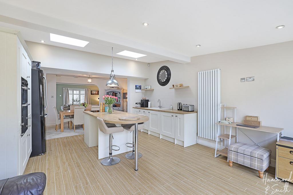 Kitchen/ Breakfast Area