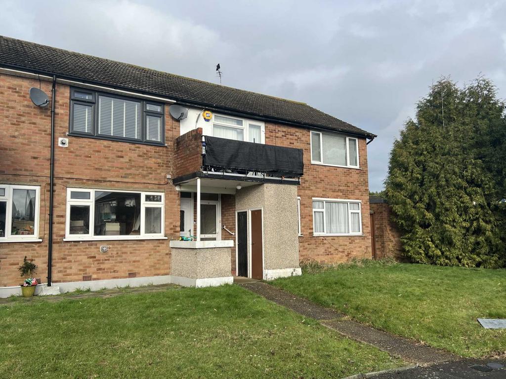 Cherrydown Walk, Romford RM7 2 bed for sale £230,000