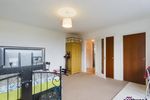 Studio to rent - Carew Road, Eastbourne, BN21