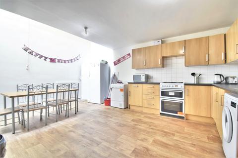 4 bedroom flat to rent - Ashgate Road, Sheffield S10