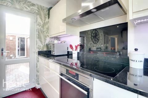 4 bedroom detached house for sale, Raphael Drive, Southend-on-Sea