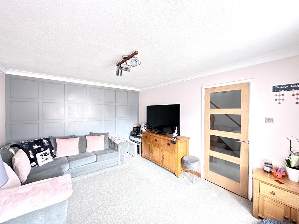 Field Avenue, Canterbury, Kent, CT1 3 bed semidetached house £275,000