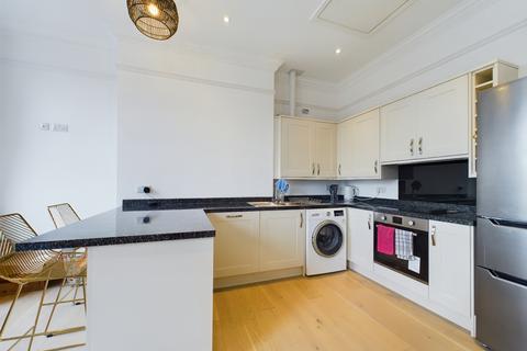 2 bedroom flat to rent - Pittville Lawn, Cheltenham, Glos, GL52