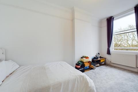 2 bedroom flat to rent, Pittville Lawn, Cheltenham, Glos, GL52
