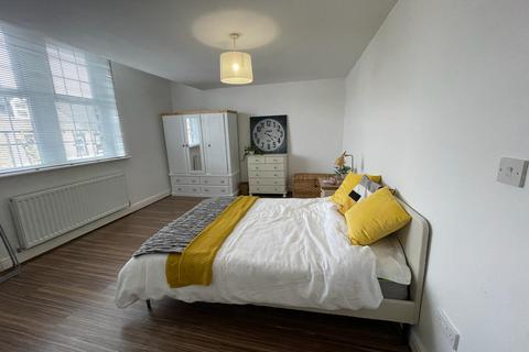 3 bedroom house share to rent, 18 Longman Road, S70