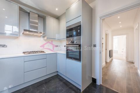 3 bedroom flat for sale, St Hilda's Mount, Marsh Lane, Mill Hill, NW7