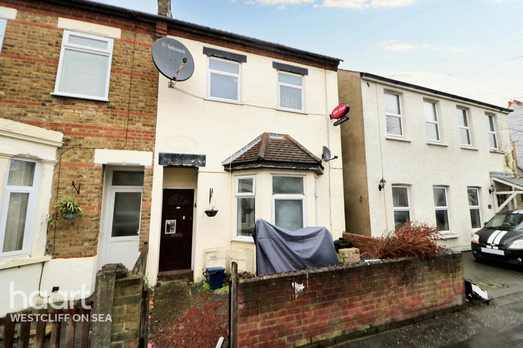 Albany Avenue, WestcliffOnSea 1 bed flat for sale £150,000