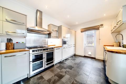 16 Forest Ridge, Beckenham, BR3 3NH