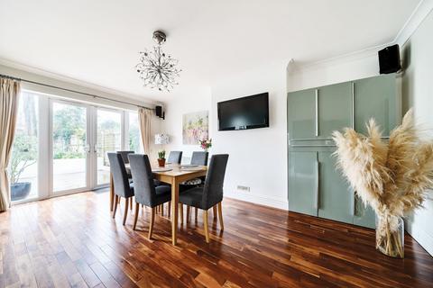 16 Forest Ridge, Beckenham, BR3 3NH