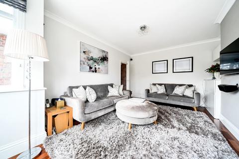 16 Forest Ridge, Beckenham, BR3 3NH