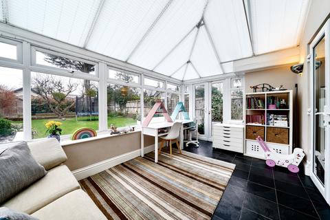 16 Forest Ridge, Beckenham, BR3 3NH