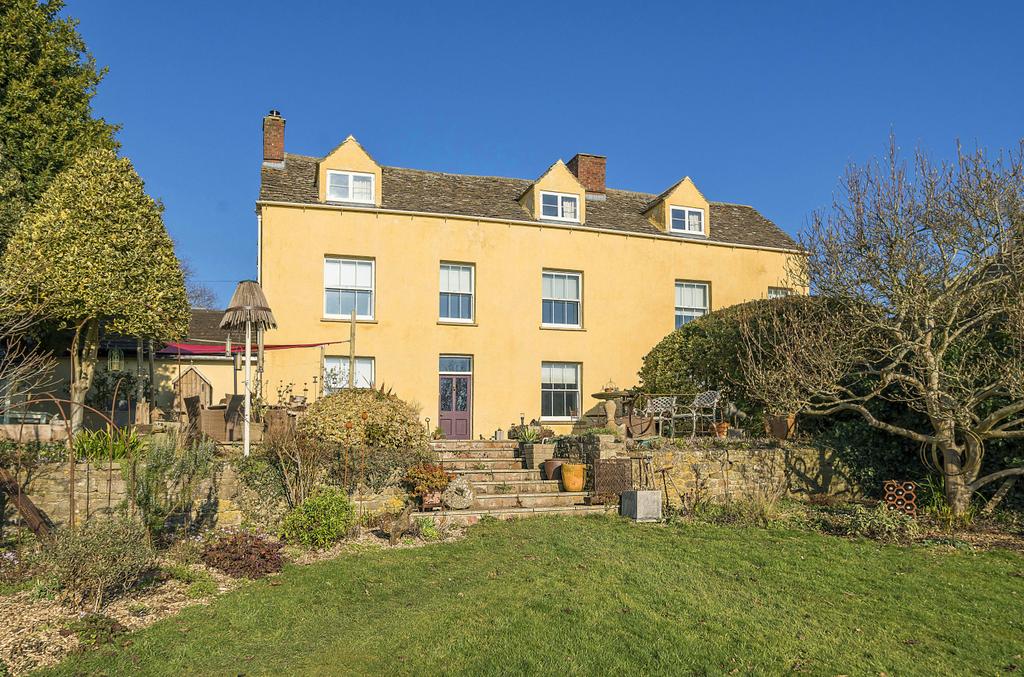 Merlin Haven, WottonUnderEdge, Gloucestershire, GL12 8 bed house for