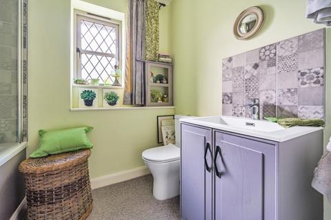 1 Lambsdowne, Dursley, GL11 6PX