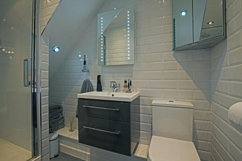 En-suite to Bedroom Two