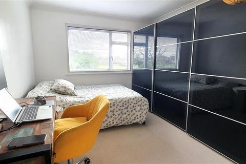 2 bedroom maisonette for sale, Staines Road, Bedfont