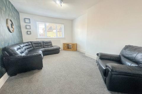 3 bedroom flat to rent, Mochrum Avenue, Maybole KA19