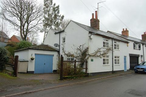 4 bedroom cottage for sale, Sutton Street, Flore, Northampton NN7 4LE