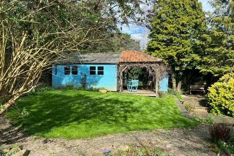 4 bedroom cottage for sale, Sutton Street, Flore, Northampton NN7 4LE
