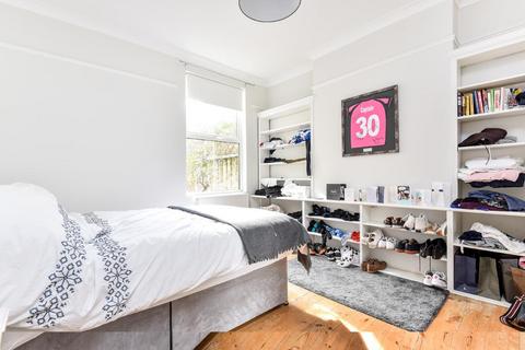 3 bedroom flat for sale, Weir Road, Balham