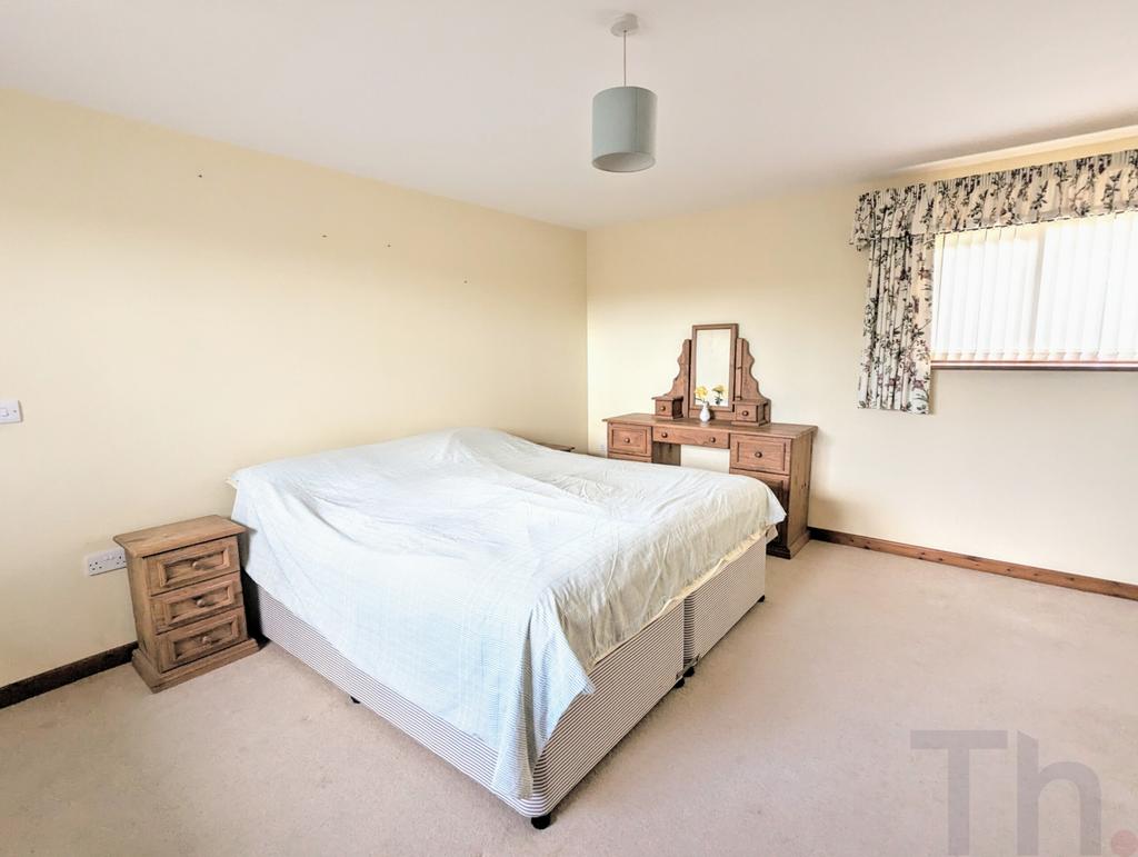 Bedroom 1 - pic 2