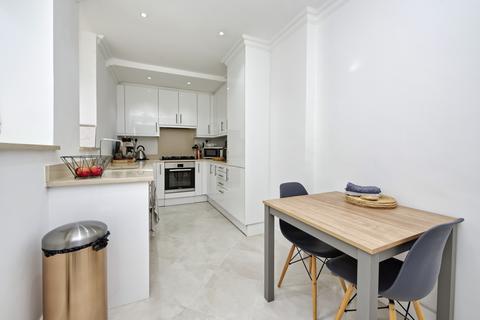 1 bedroom apartment for sale, Lower Sloane Street, London, SW1W