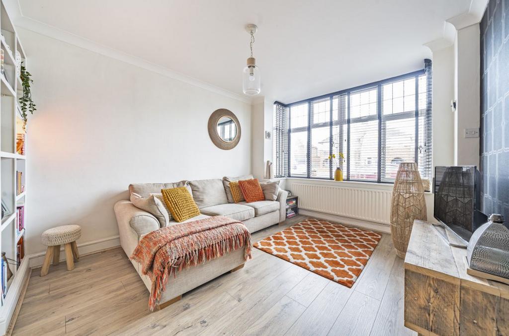 Wendover Drive, Bedford 2 bed terraced house for sale £300,000