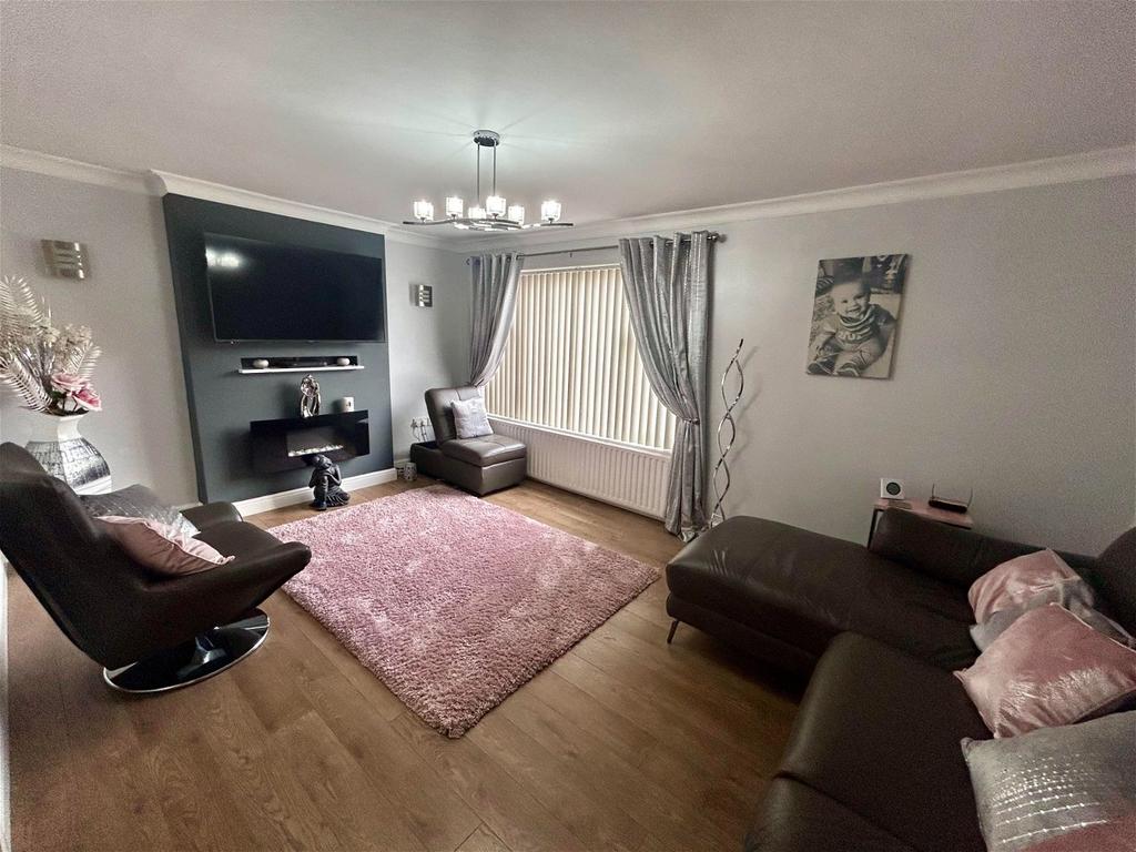 Yewdale, Skelmersdale WN8 3 bed end of terrace house for sale £150,000