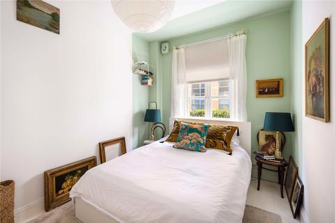 1 Fuller Close, London, E2 6DX