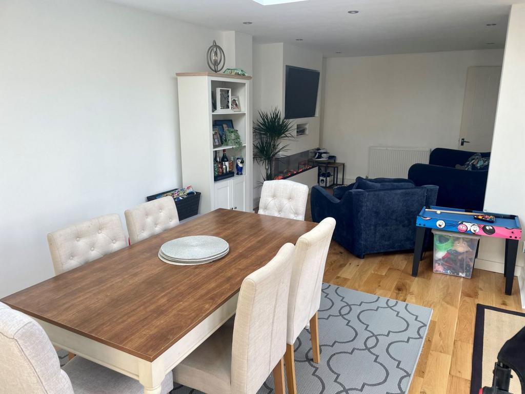 Family/dining room