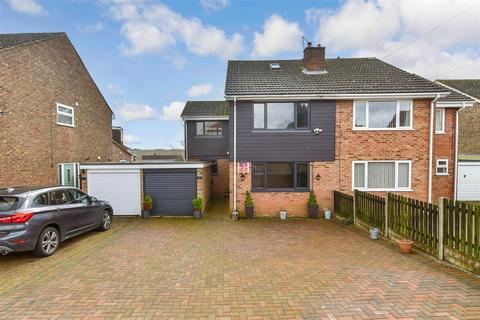 2 Hawthorne Close, Eythorne, Dover, CT15 4BX