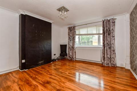 2 Hawthorne Close, Eythorne, Dover, CT15 4BX