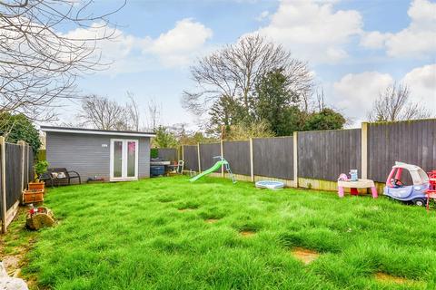 2 Hawthorne Close, Eythorne, Dover, CT15 4BX