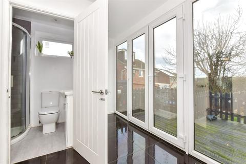2 Hawthorne Close, Eythorne, Dover, CT15 4BX