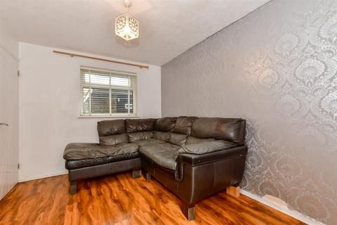 2 Hawthorne Close, Eythorne, Dover, CT15 4BX