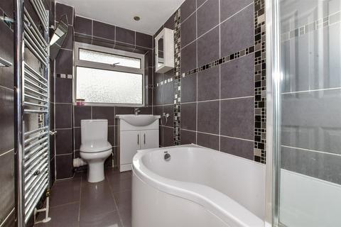 2 Hawthorne Close, Eythorne, Dover, CT15 4BX