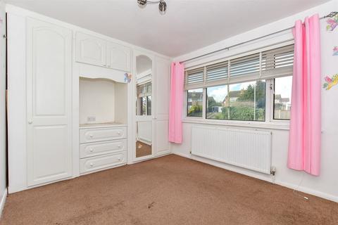 2 Hawthorne Close, Eythorne, Dover, CT15 4BX