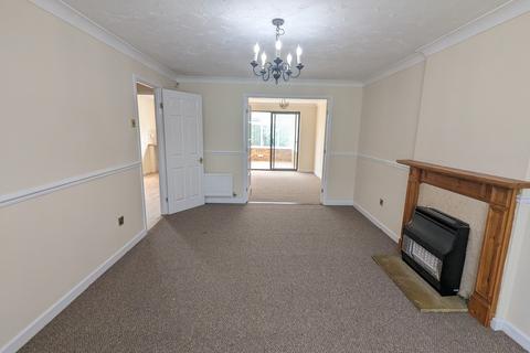 4 bedroom detached house to rent, Kenmore Drive, Desborough, NN14