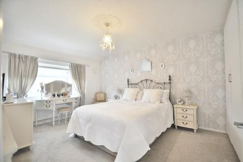 2 bedroom semi-detached house for sale, Mounthurst Road, Bromley BR2