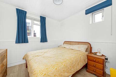 Flat 16, Page House Welland Street, London, SE10 9DG