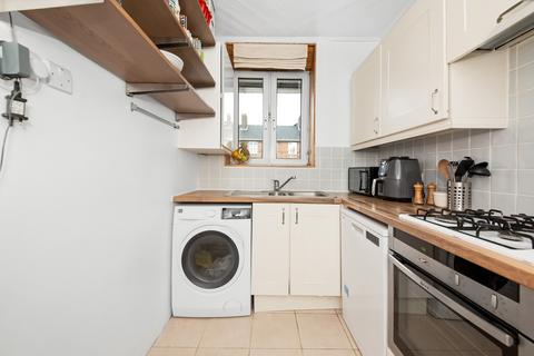 Flat 16, Page House Welland Street, London, SE10 9DG