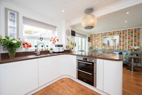 21 Earles Meadow, Horsham, RH12 4HP