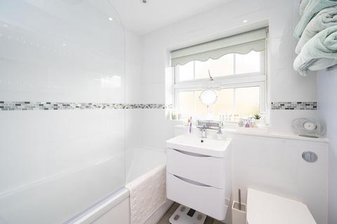 21 Earles Meadow, Horsham, RH12 4HP