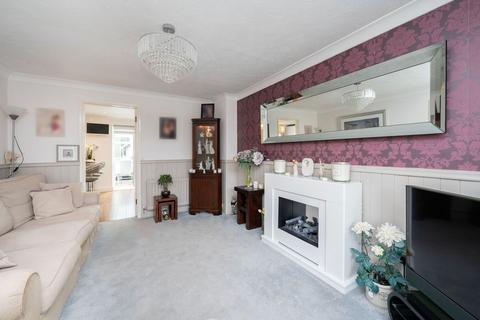 21 Earles Meadow, Horsham, RH12 4HP