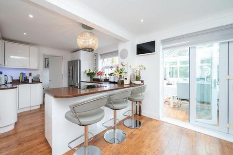 21 Earles Meadow, Horsham, RH12 4HP