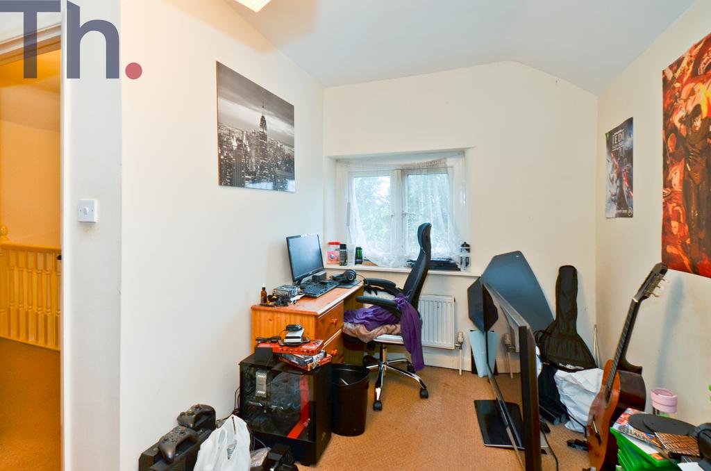 Bedroom 2 (2).JPG